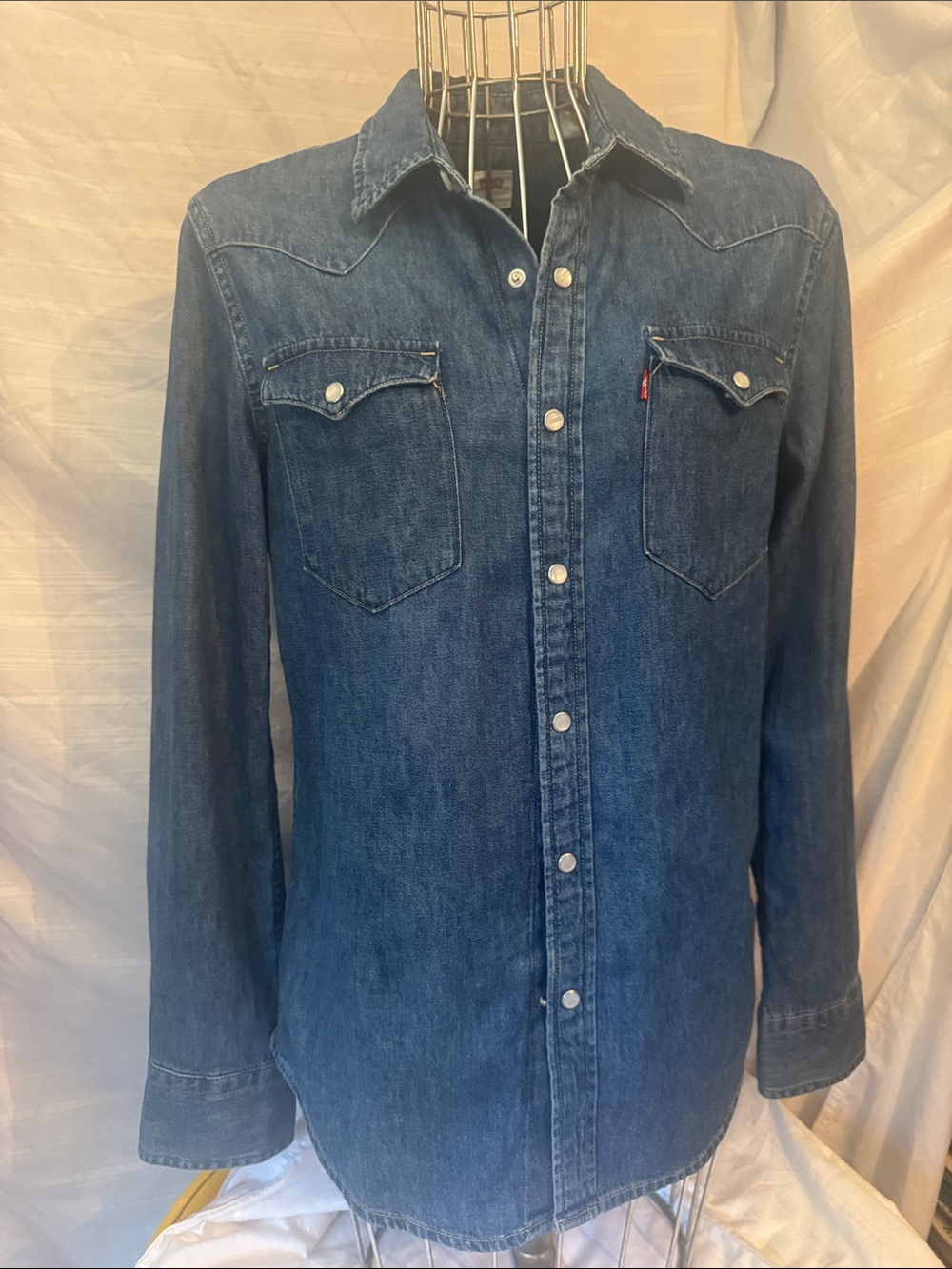 Levi’s 100% Cotton, Western Styled Button Up Shirt w Opalescent Snap Buttons